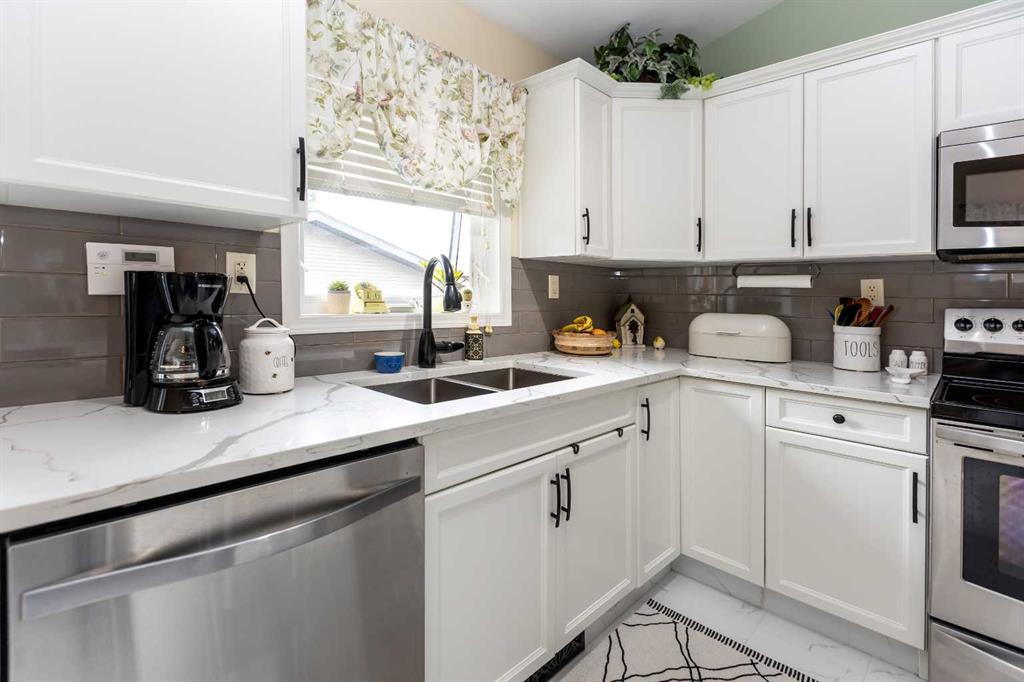 Fifth View of 63 Vanier Drive , Vanier Woods, Red Deer, Alberta, T4R 0G3