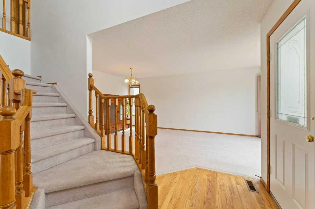Fifth View of 62 Edgebrook Heights NW, Edgemont, Calgary, Alberta, T3A 5M5