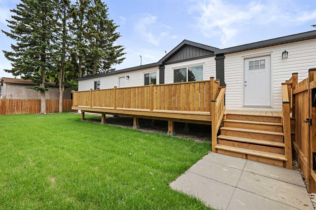 Third View of 5, 6220 17 Avenue SE, Red Carpet, Calgary, Alberta, T2A 0W6