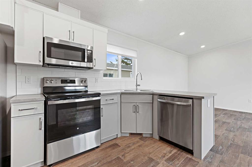 Fourth View of 5, 6220 17 Avenue SE, Red Carpet, Calgary, Alberta, T2A 0W6