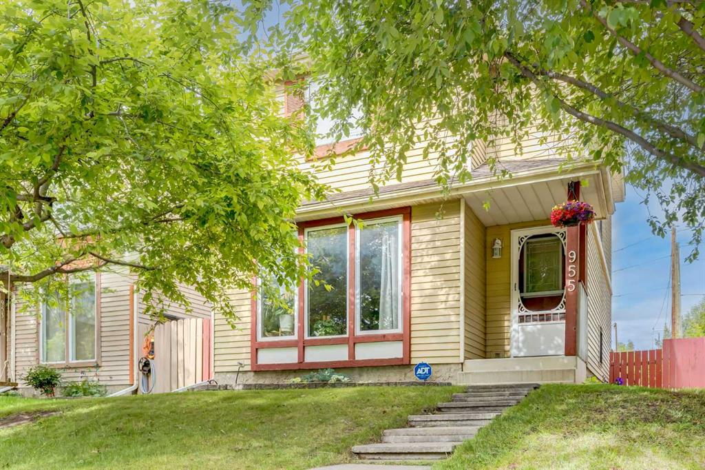 MLS® listing #112975739 for sale located at 955 Erin Woods Drive SE
