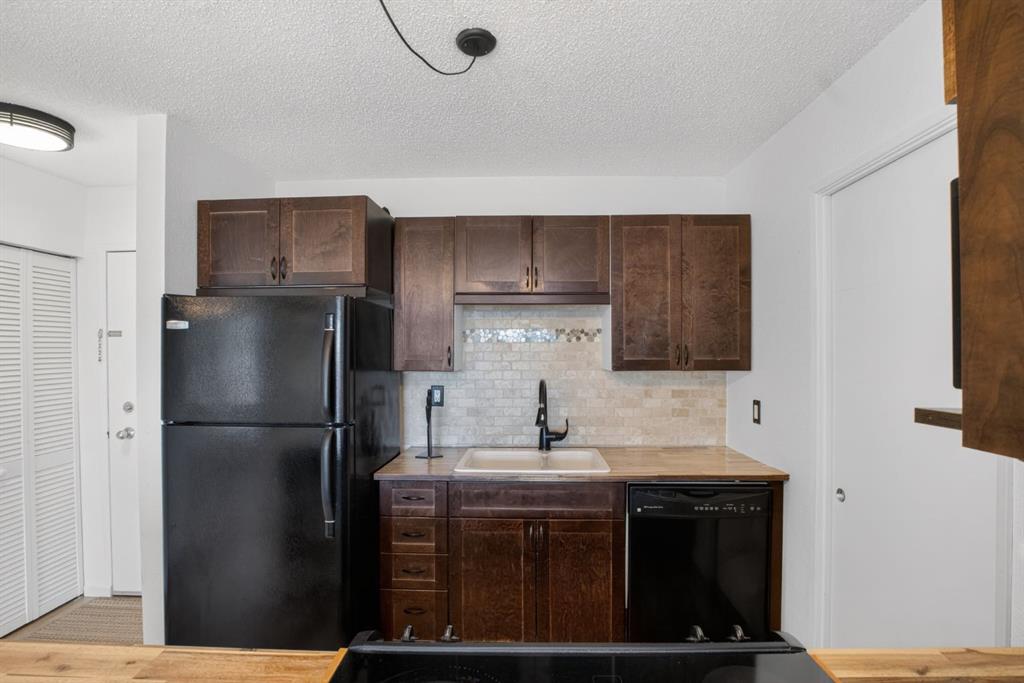 Fifth View of 208, 2130 17 Street SW, Bankview, Calgary, Alberta, T2T 4M5