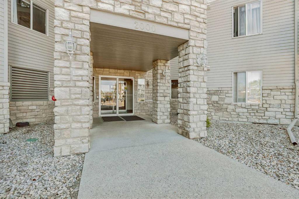 Third View of 2108, 2600 66 Street NE, Pineridge, Calgary, Alberta, T1Y7L1