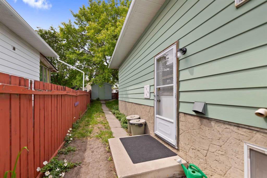 Third View of 4519 26 Avenue SE, Forest Lawn, Calgary, Alberta, T2B 2K4