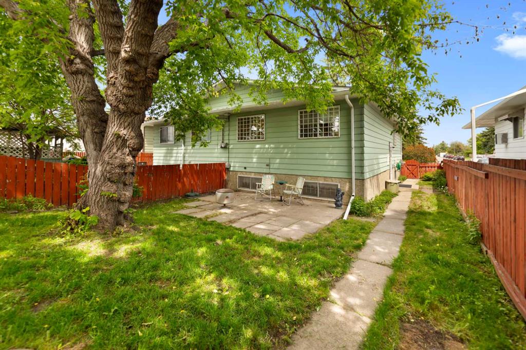 Fifth View of 4519 26 Avenue SE, Forest Lawn, Calgary, Alberta, T2B 2K4