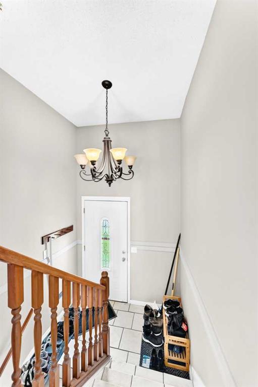 Fifth View of 79 Castledale Way NE, Castleridge, Calgary, Alberta, T3J 1X6