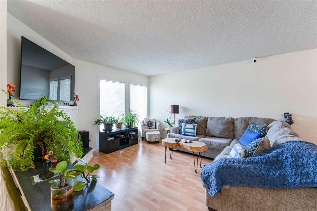 Fifth View of 9611 24 Street SW, Oakridge, Calgary, Alberta, T2V 4L2
