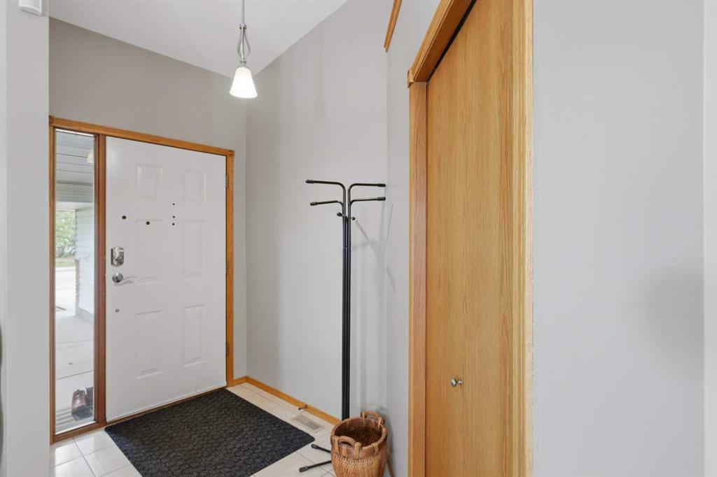 Fourth View of 32 Dawson Street , Deer Park Village, Red Deer, Alberta, T4R 1V9