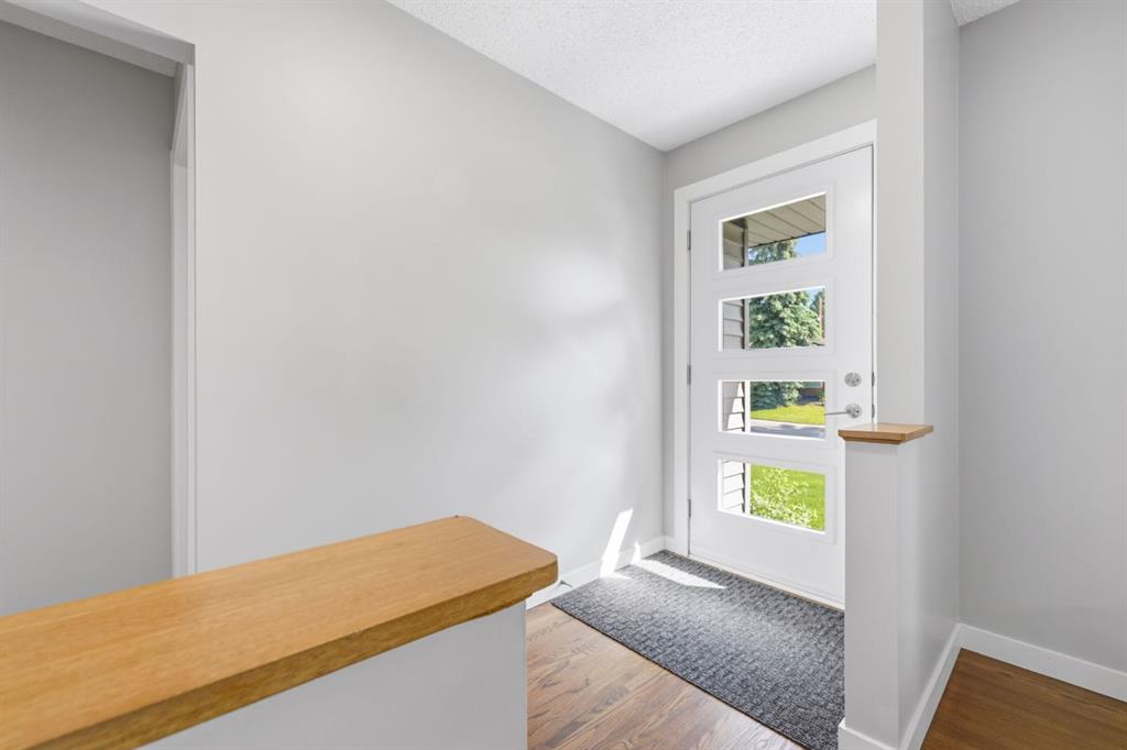 Fourth View of 5003 Brockington Road NW, Brentwood, Calgary, Alberta, T2L 1R7