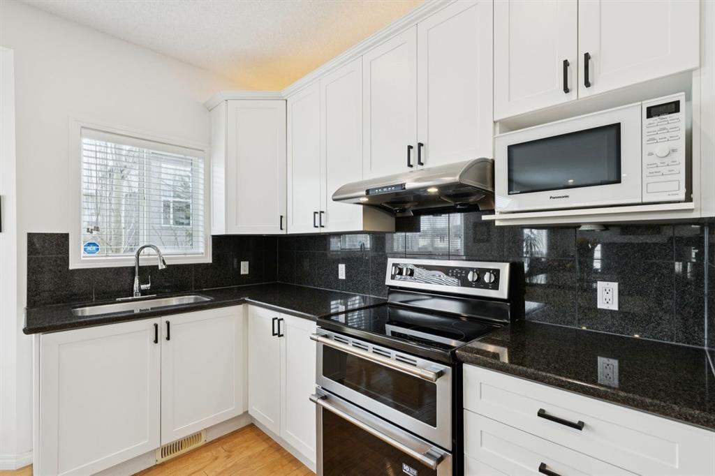 Fifth View of 42 Cresthaven Way SW, Crestmont, Calgary, Alberta, T3B 5X8