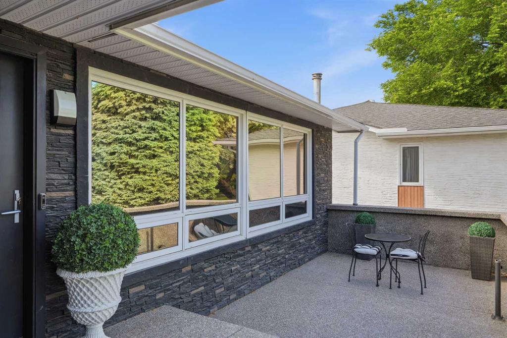 Third View of 10012 Willowview Road SE, Willow Park, Calgary, Alberta, T2J 1P4