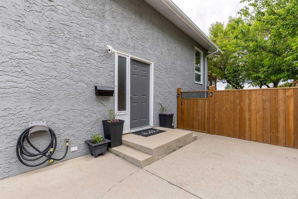 Fifth View of 130 Chippewa Crescent W, Indian Battle Heights, Lethbridge, Alberta, T1K 5B5