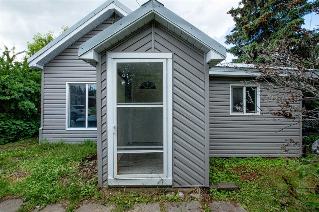 Third View of 206 7th Street , N/A, Beaverlodge, Alberta, T0H 0C0