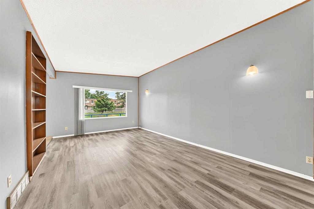Third View of 6329 Centre Street NW, Thorncliffe, Calgary, Alberta, T2K0V3