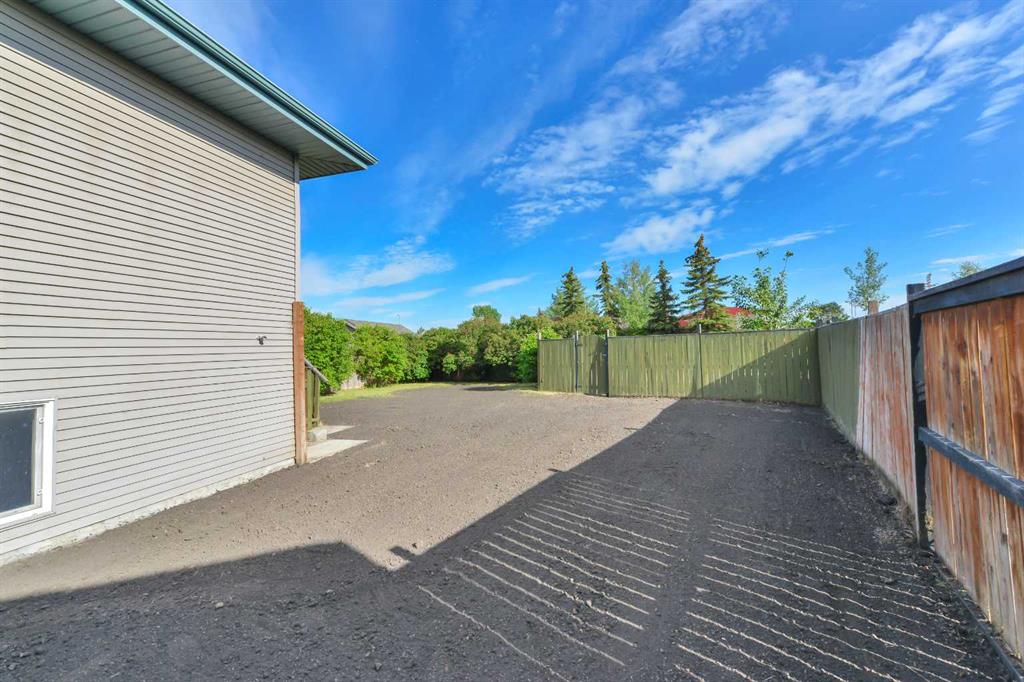 Third View of 132 Kirkland Close , Kentwood East, Red Deer, Alberta, T4P 4A4