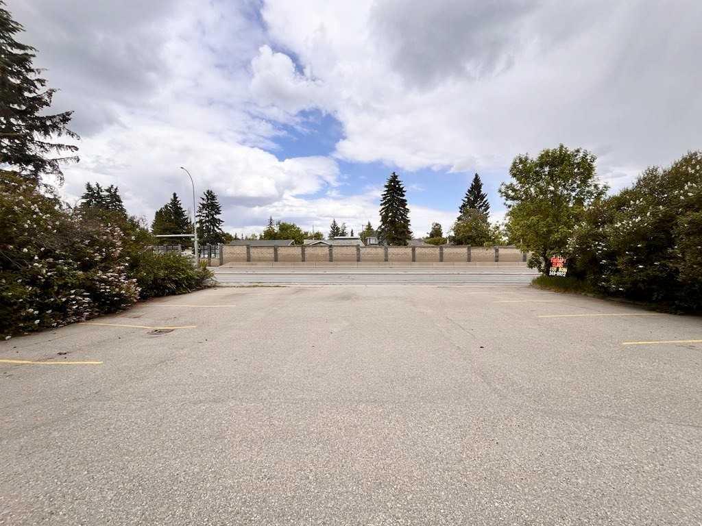Fifth View of 4131 Bow Trail SW, Rosscarrock, Calgary, Alberta, T3C 2E9