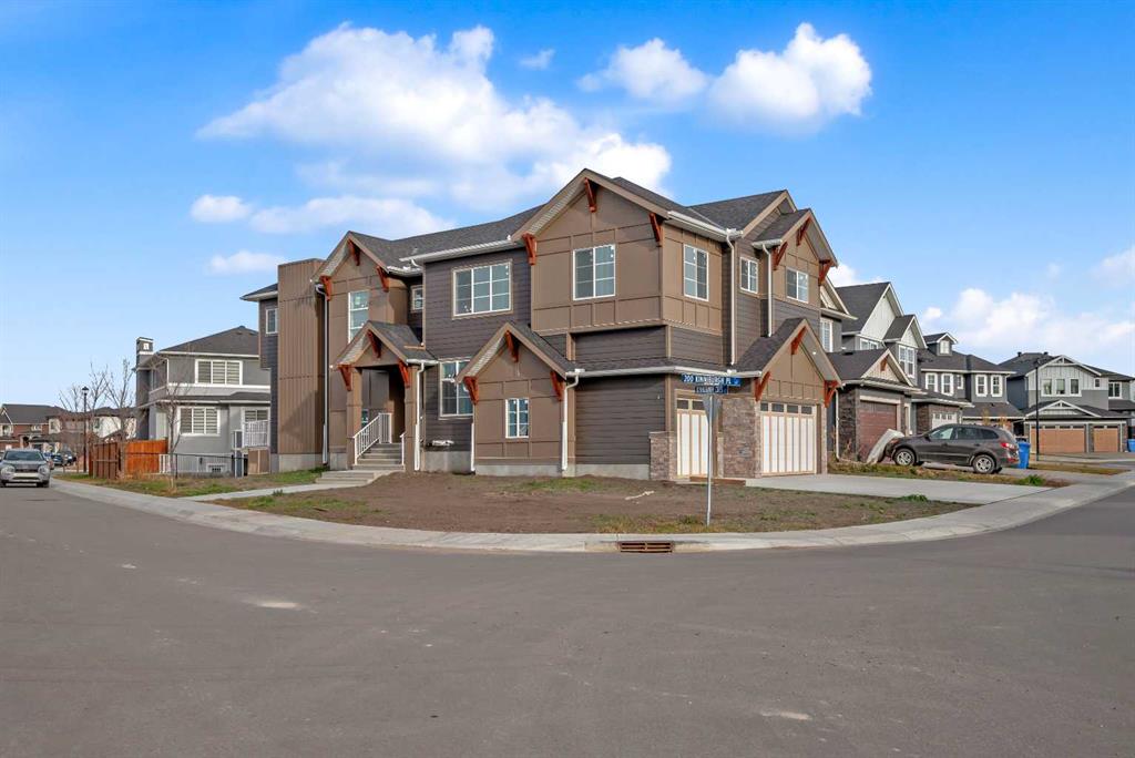 203 KINNIBURGH Place , A2322935, Alberta,