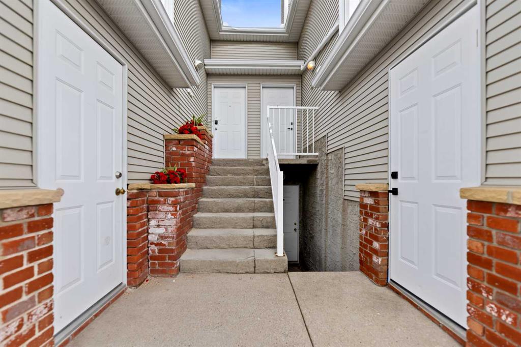 Fifth View of 3204, 7171 Coach Hill Road SW, Coach Hill, Calgary, Alberta, T3H 3R7