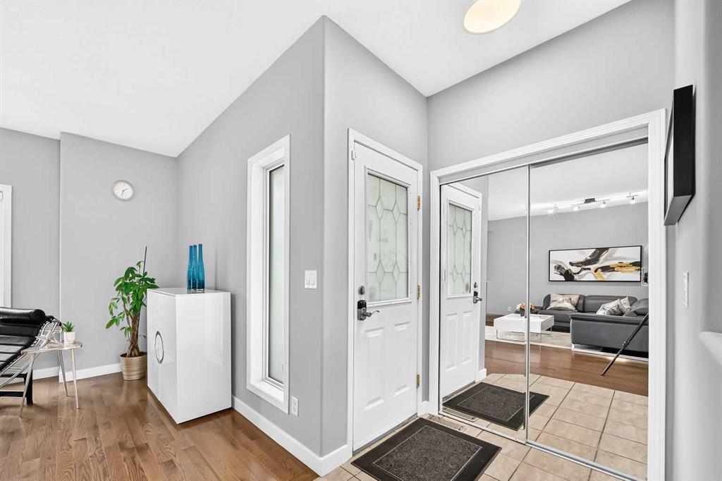 Fourth View of 2405 17 Street SW, Bankview, Calgary, Alberta, T2T 4M9