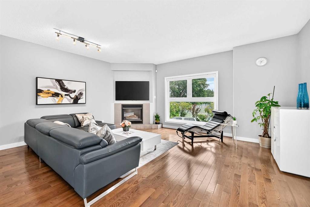 Fifth View of 2405 17 Street SW, Bankview, Calgary, Alberta, T2T 4M9