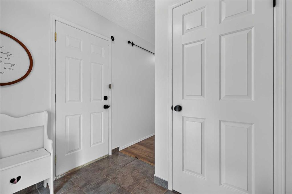 Fifth View of 37 Beddington Gardens NE, Beddington Heights, Calgary, Alberta, T3K4N9