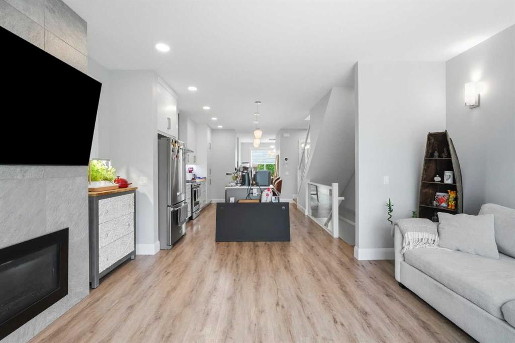 Fourth View of 425 23 Avenue NE, Winston Heights/Mountview, Calgary, Alberta, T2E1W1