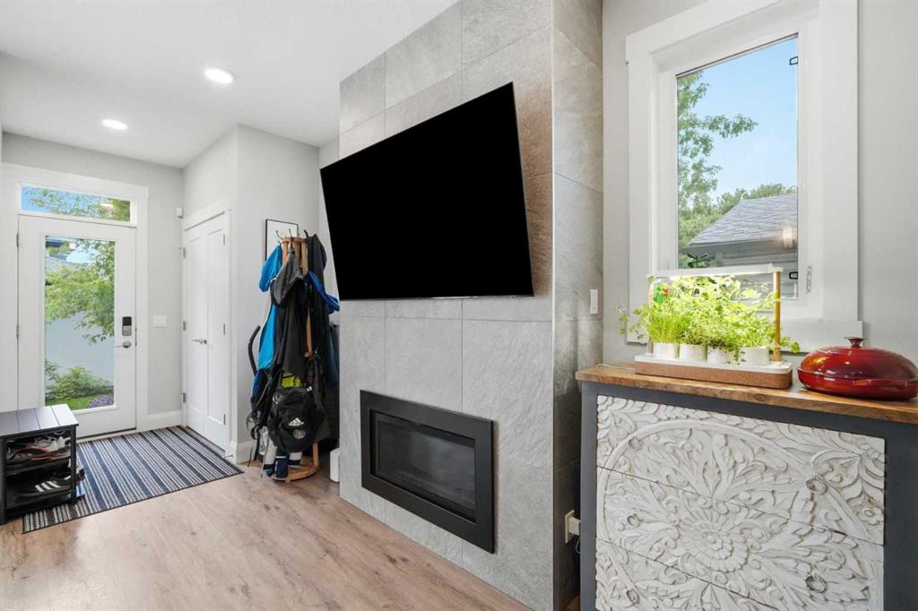 Fifth View of 425 23 Avenue NE, Winston Heights/Mountview, Calgary, Alberta, T2E1W1