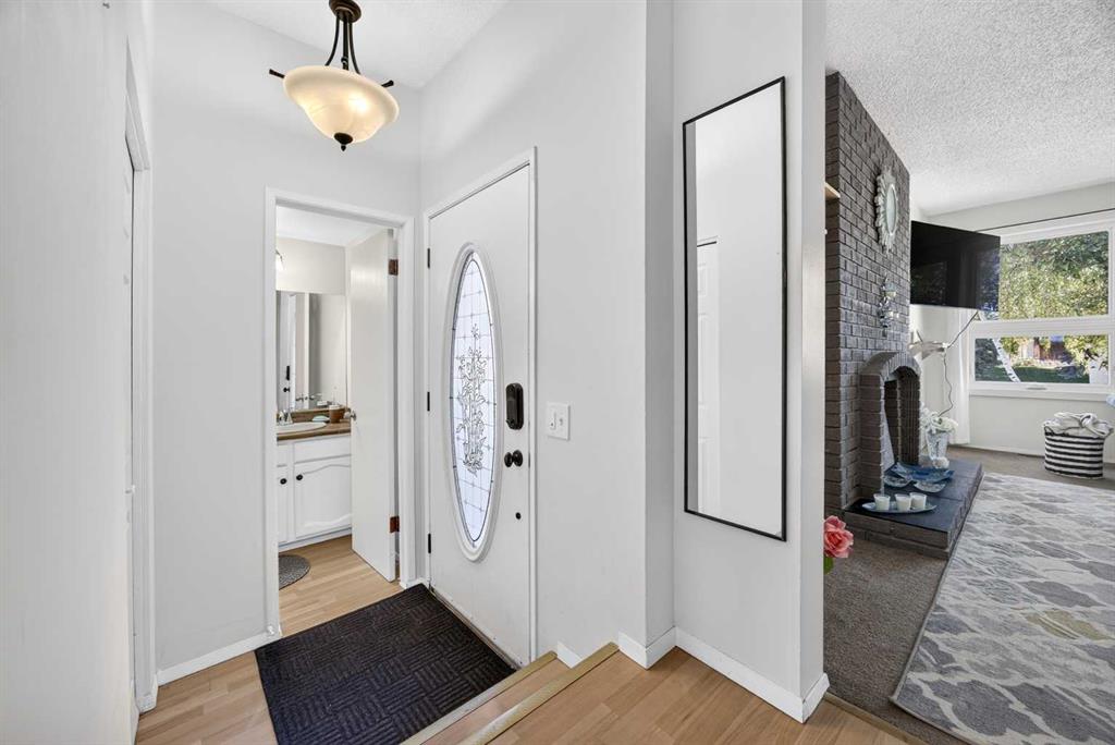 Fourth View of 6417 26 Avenue NE, Pineridge, Calgary, Alberta, T1Y 4H2
