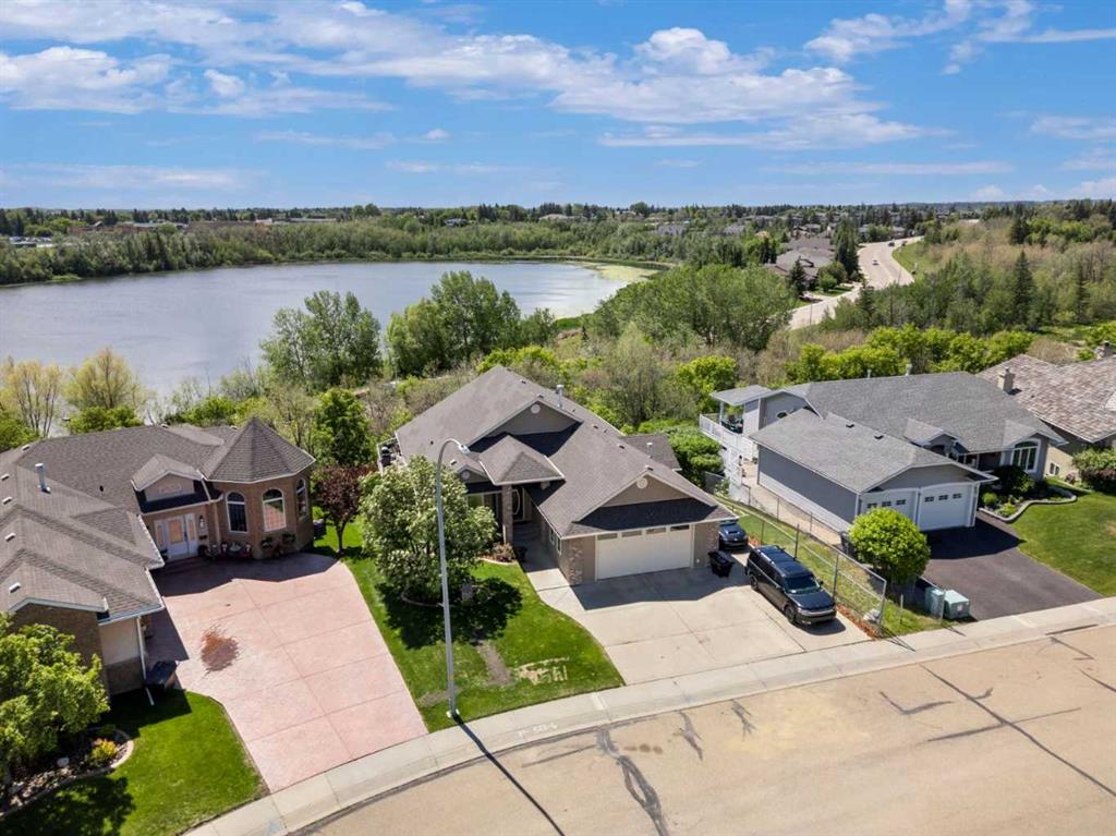 32 Lakes Close , A2323212, Alberta,