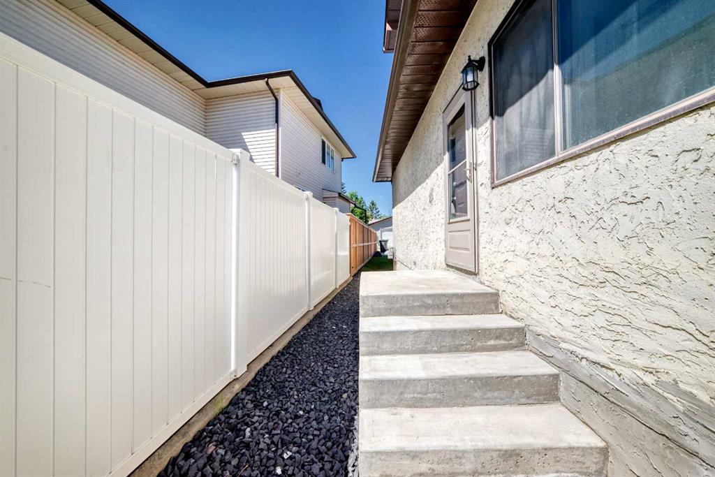 Fifth View of 91 Cedarwood Hill SW, Cedarbrae, Calgary, Alberta, t2w3h4