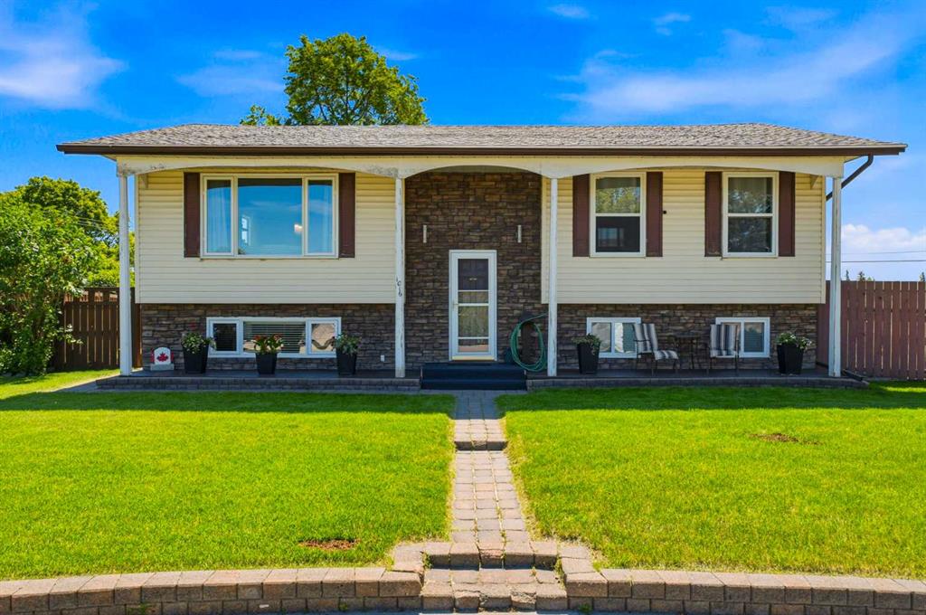 Second View of 1016 Pensdale Crescent SE, Penbrooke Meadows, Calgary, Alberta, T2A 2G1