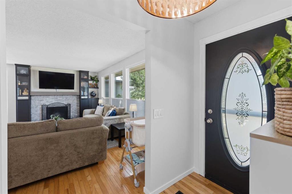 Fifth View of 331 Queensland Circle SE, Queensland, Calgary, Alberta, T2J 4E3