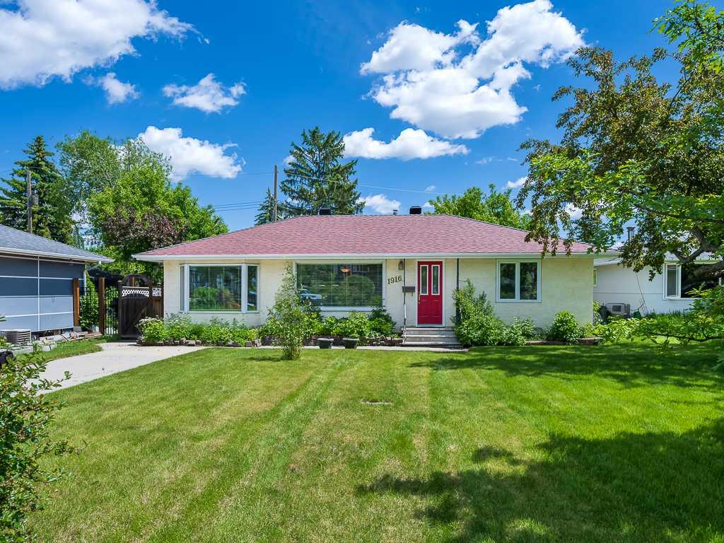 Main View of 1916 Grand Oaks Drive SW, Glendale, Calgary, Alberta, T3E 4A7