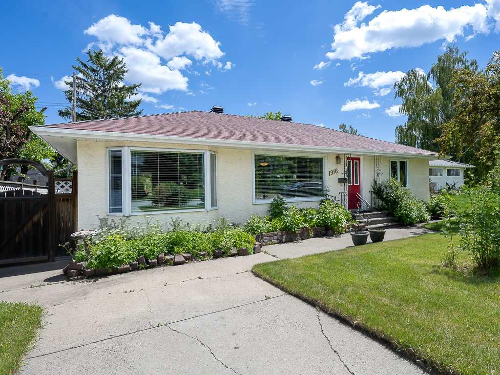 Third View of 1916 Grand Oaks Drive SW, Glendale, Calgary, Alberta, T3E 4A7