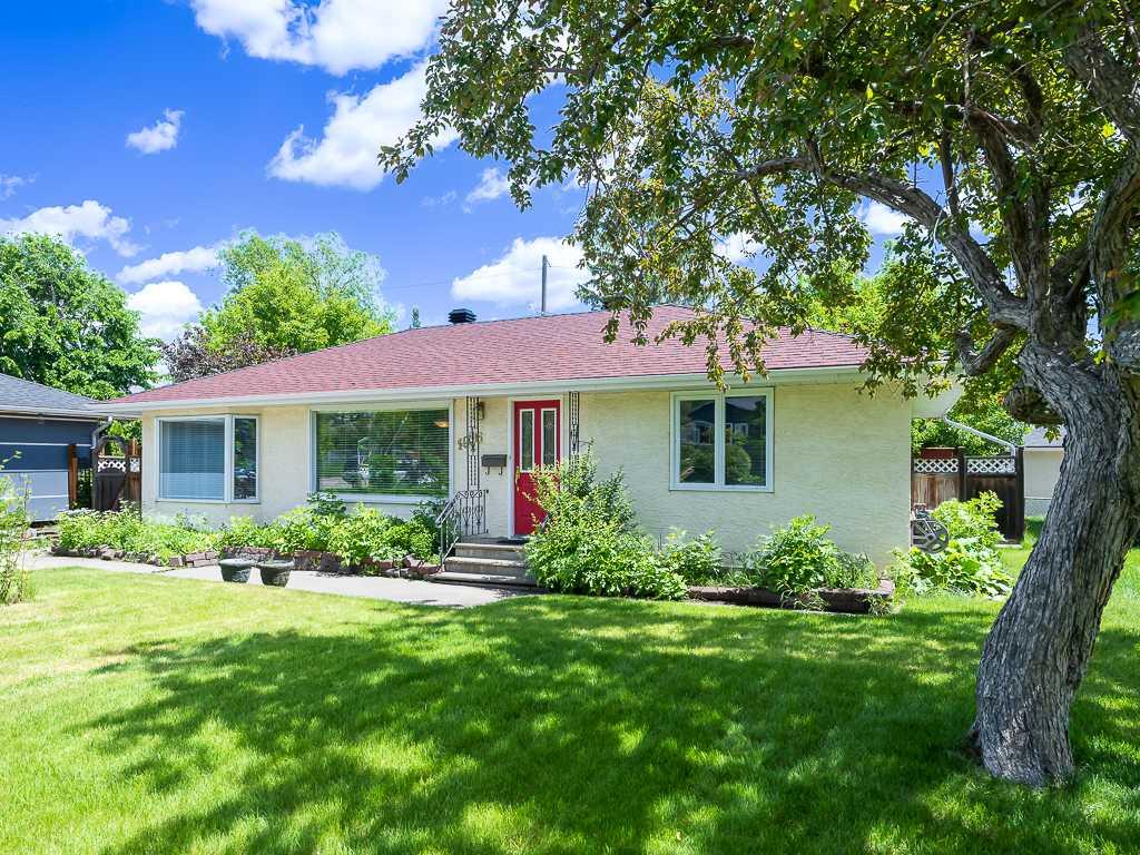 Fourth View of 1916 Grand Oaks Drive SW, Glendale, Calgary, Alberta, T3E 4A7