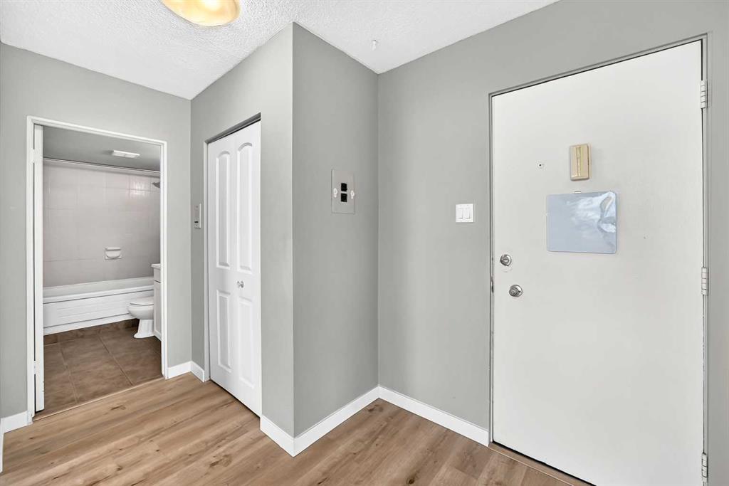 Fifth View of 401, 316 1 Avenue NE, Crescent Heights, Calgary, Alberta, T2E0B2