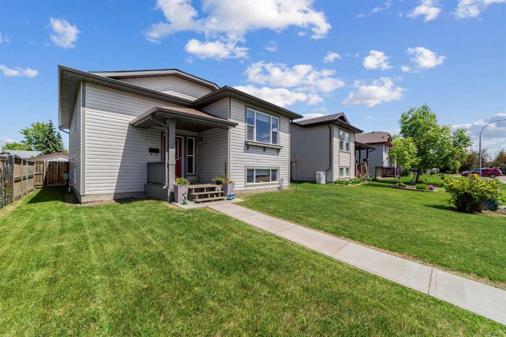 Third View of 6814 40 Avenue Close , Duggan Park, Camrose, Alberta, T4V 5A7