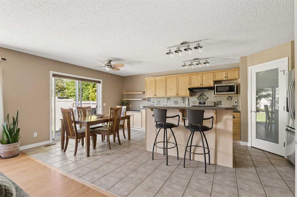 Fifth View of 11 Somerglen Court SW, Somerset, Calgary, Alberta, T2Y 3V5