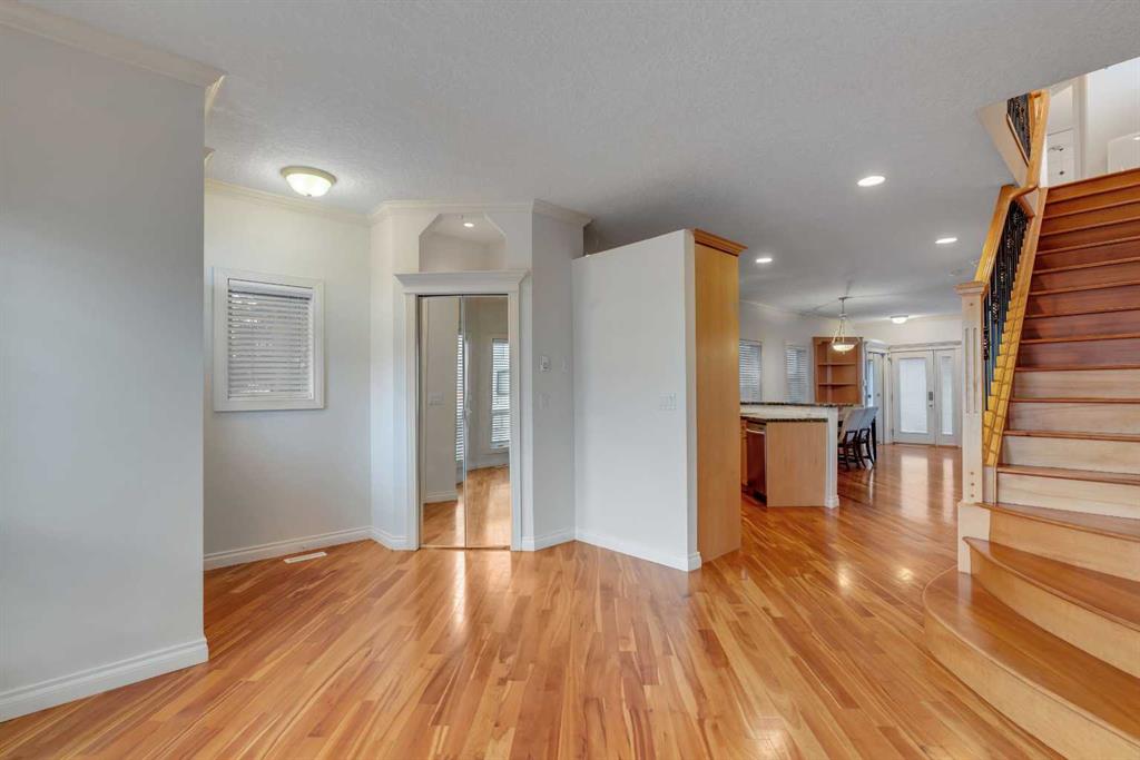 Fourth View of 2834 Parkdale Boulevard NW, West Hillhurst, Calgary, Alberta, T2N 3S8