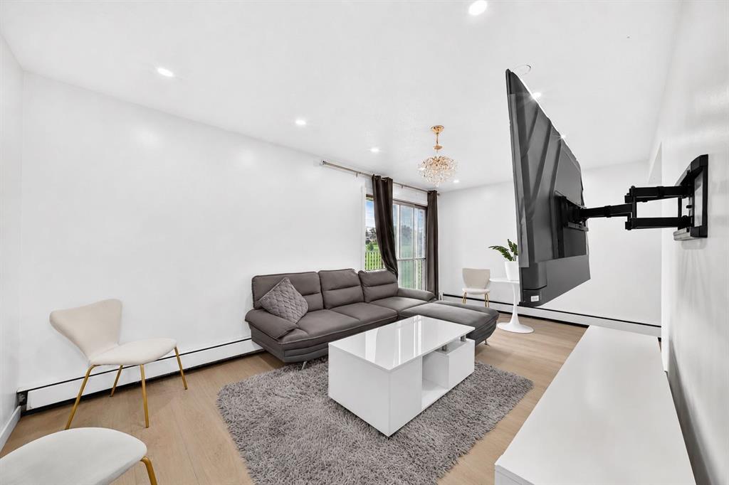 Second View of 201, 4328 4 Street NW, Highland Park, Calgary, Alberta, T2K1A2
