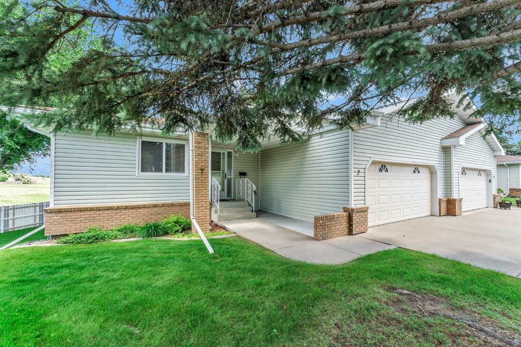 7, 459 Carry Drive SE, A2323630, Alberta,