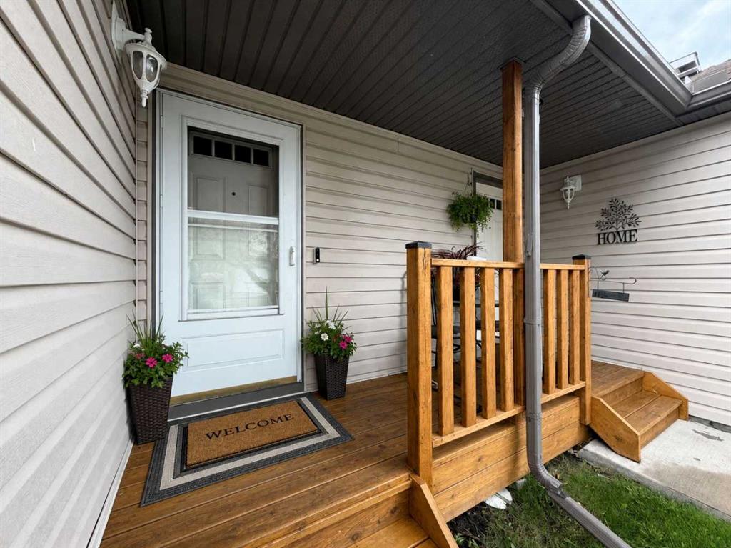 Third View of 31, 156 Canoe Drive SW, Canals, Airdrie, Alberta, T4B2Z3