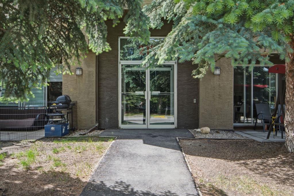 Third View of 10, 215 Village Terrace SW, Patterson, Calgary, Alberta, T3H 2L4