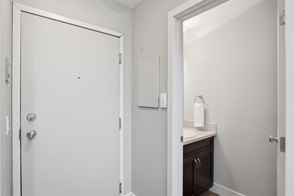 Fourth View of 10, 215 Village Terrace SW, Patterson, Calgary, Alberta, T3H 2L4