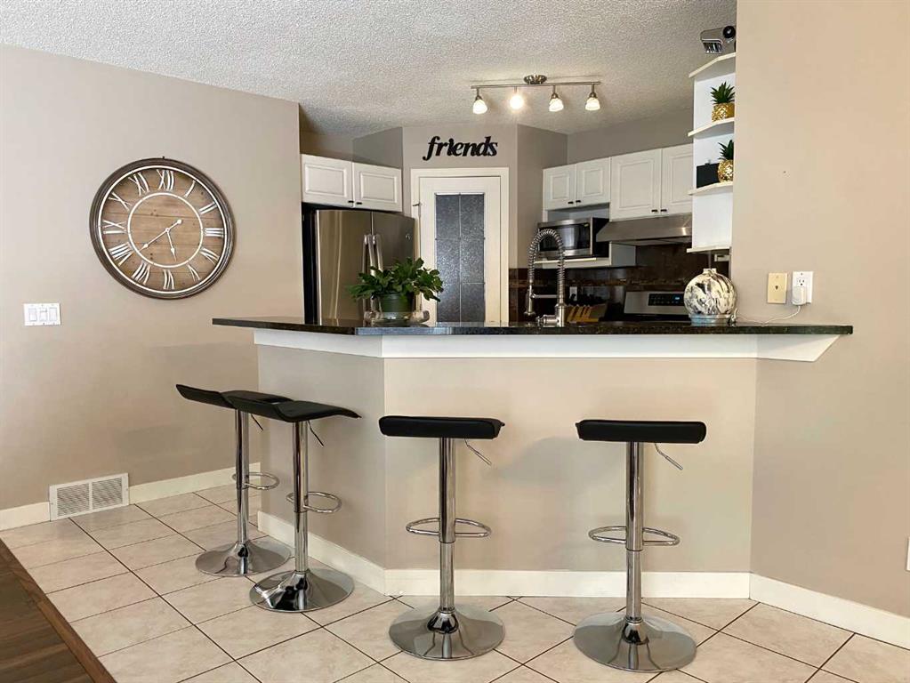Fifth View of 10 Elgin Drive SE, McKenzie Towne, Calgary, Alberta, T2Z 3Y7