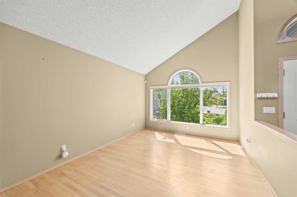 Fifth View of 46 Sandalwood Heights NW, Sandstone Valley, Calgary, Alberta, T3K 4B6