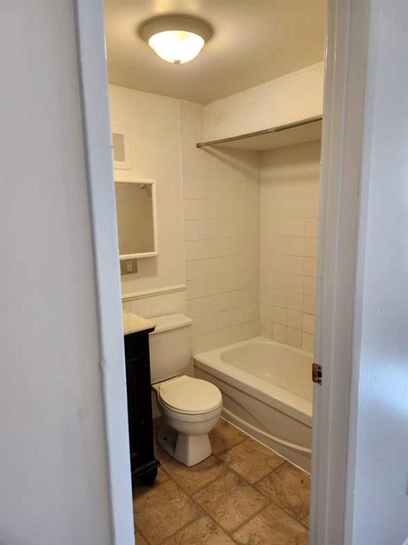 Fourth View of 638, 640 68 Avenue SW, Kingsland, Calgary, Alberta, T2V 0M9