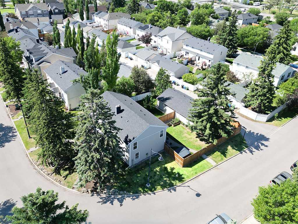 Third View of 81 Somme Manor SW, Garrison Woods, Calgary, Alberta, T2T6J3