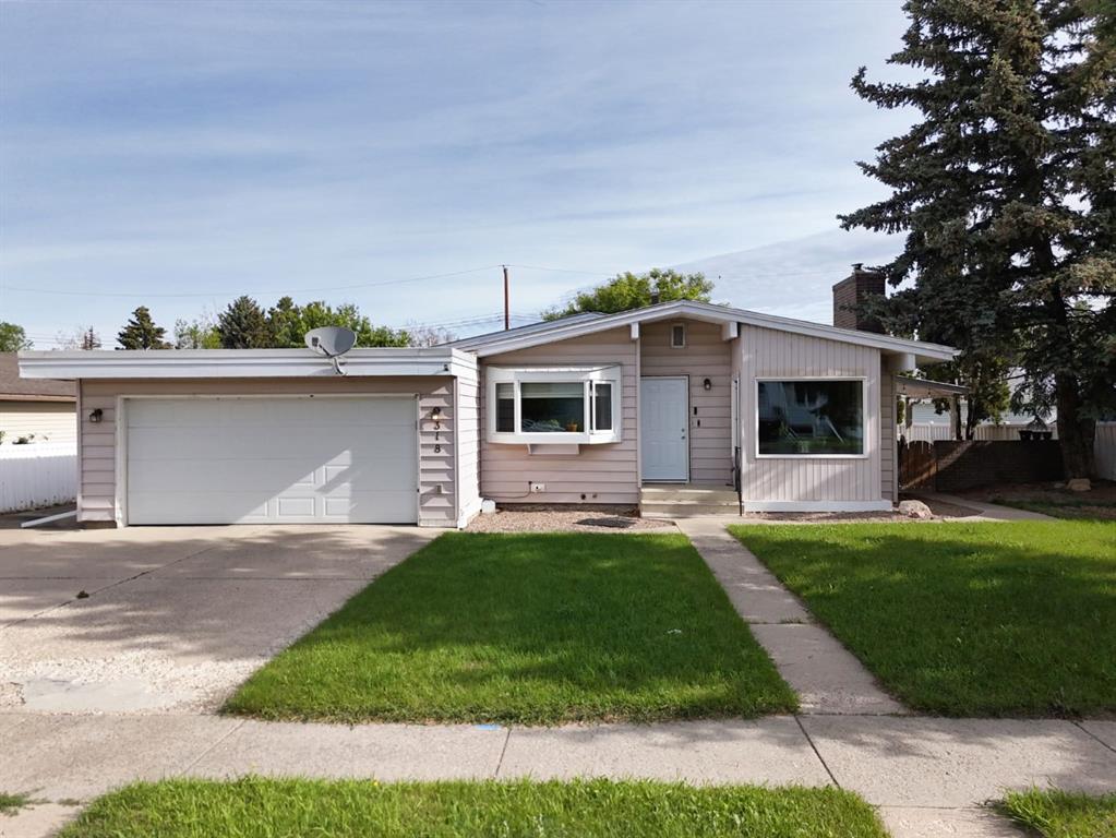 318 53rd Avenue E, A2324088, Alberta,