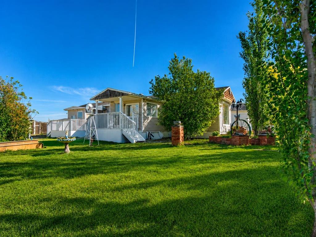 214 Gleichen Street , A2324261, Alberta,